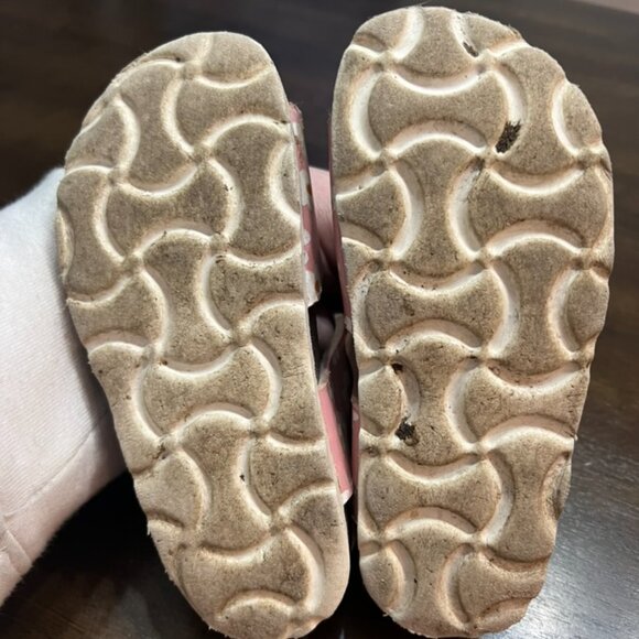 Girl's pink flower sandals.  GEMS brand size 8.  In great condition. - Picture 2 of 4